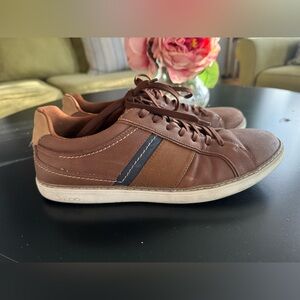 Also Men’s Shows Size 9.5